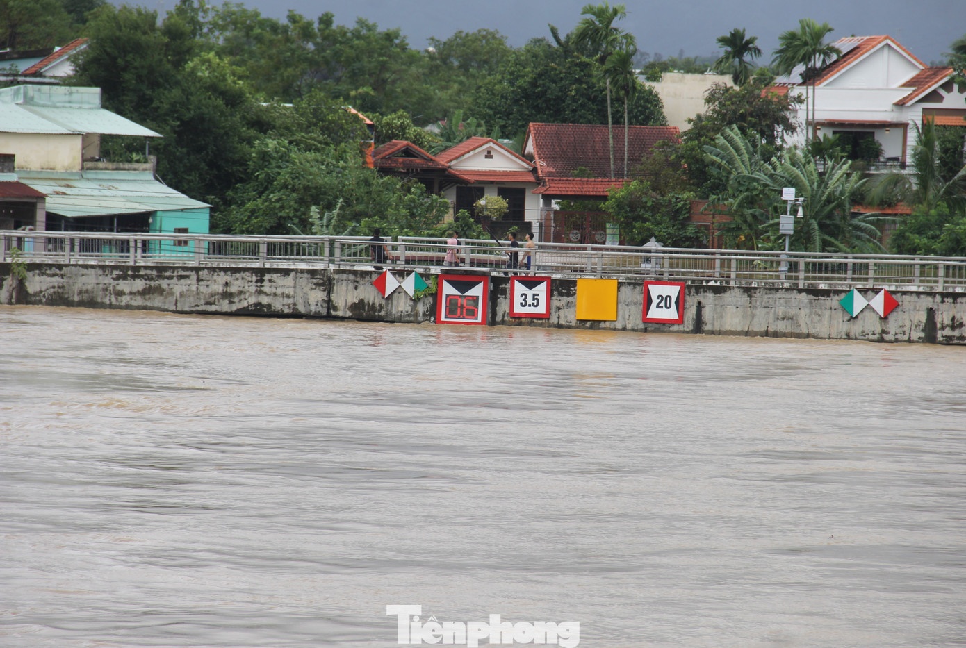 Lũ lịch sử Đà Nẵng ảnh 2 Lu lich su Da Nang anh 2