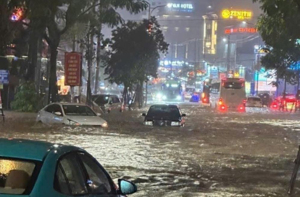 Mua lon gay ngap cuc bo tai dac khu Phu Quoc hinh anh