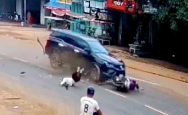 Khoanh khac oto tong manh, khien nguoi phu nu tu vong tren quoc lo hinh anh