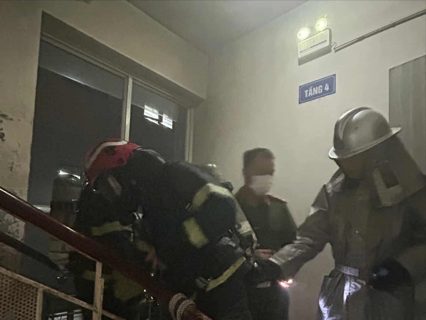 Chay chung cu Dong Quan anh 2