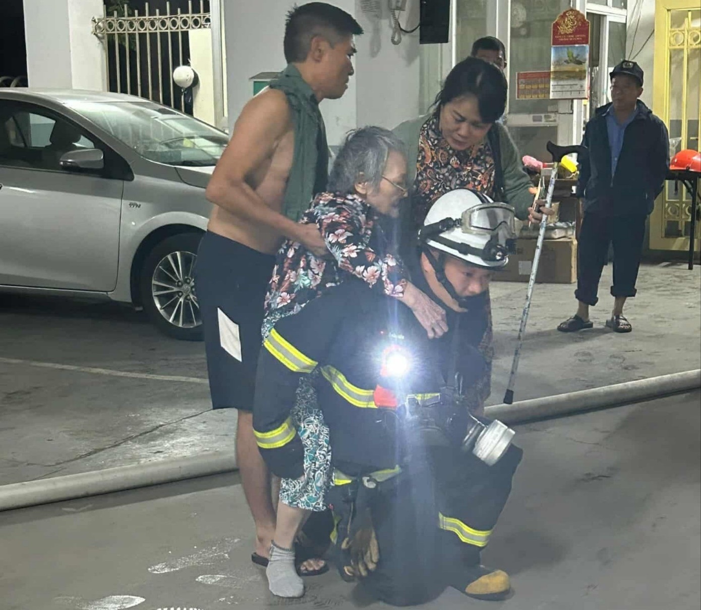 Chay chung cu Dong Quan anh 3