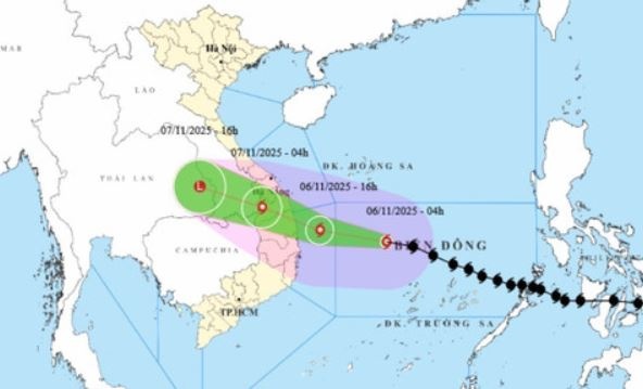 Bao Kalmaegi di chuyen nhanh hon, chi con cach Quy Nhon khoang 450 km hinh anh