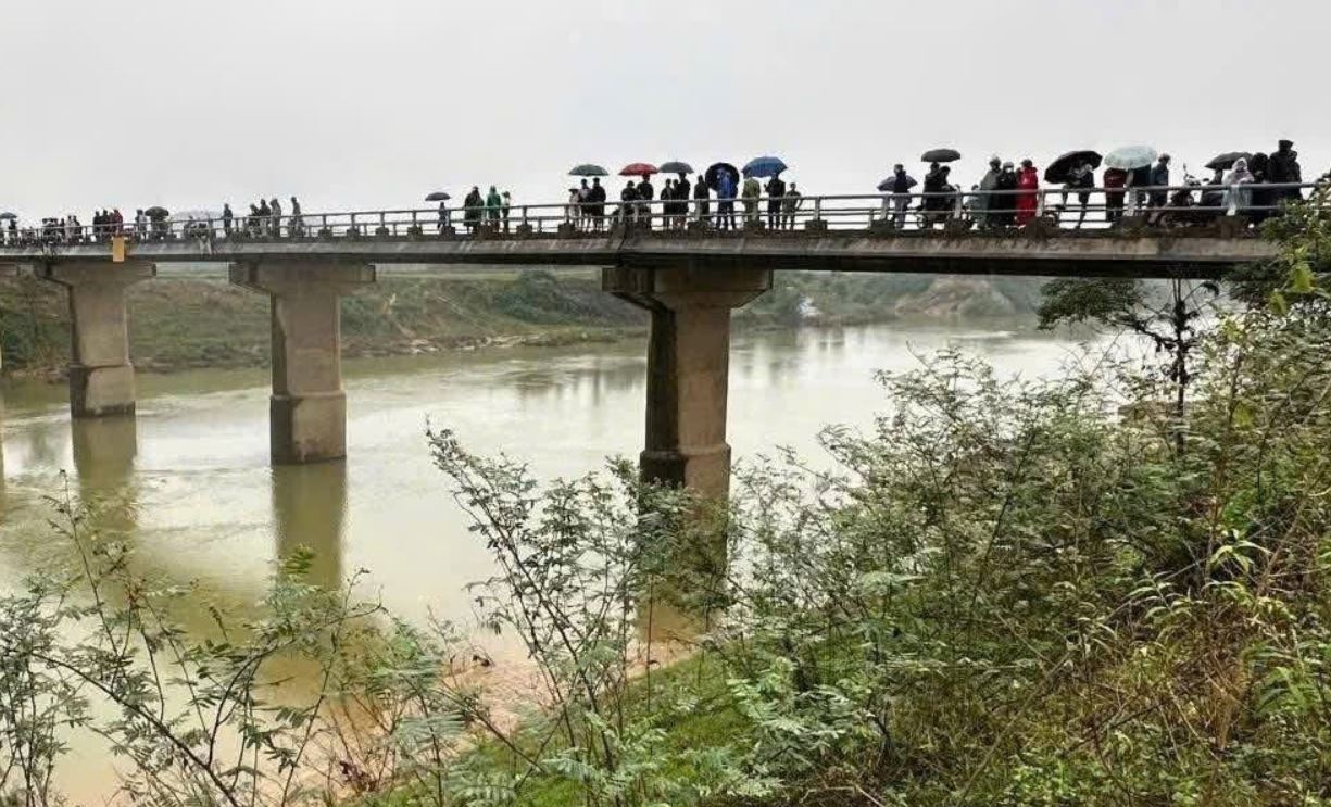 Nguoi dan ong nghi nhay cau ve nha sau hai ngay mat lien lac hinh anh