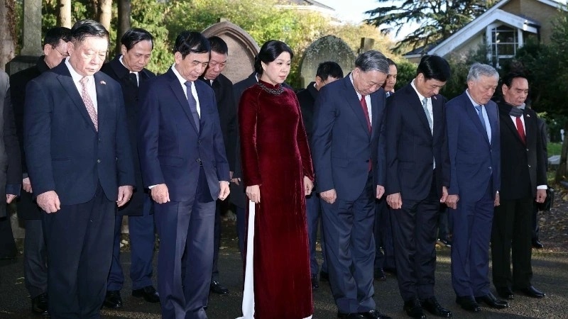 Tong Bi thu dang hoa tuong nho lanh tu giai cap vo san Karl Marx hinh anh