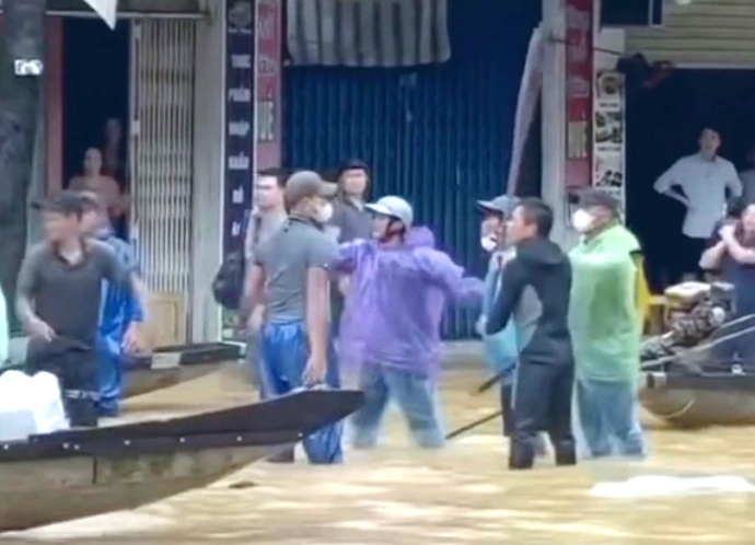 Bao so 13 Bao Kalmaegi anh 1