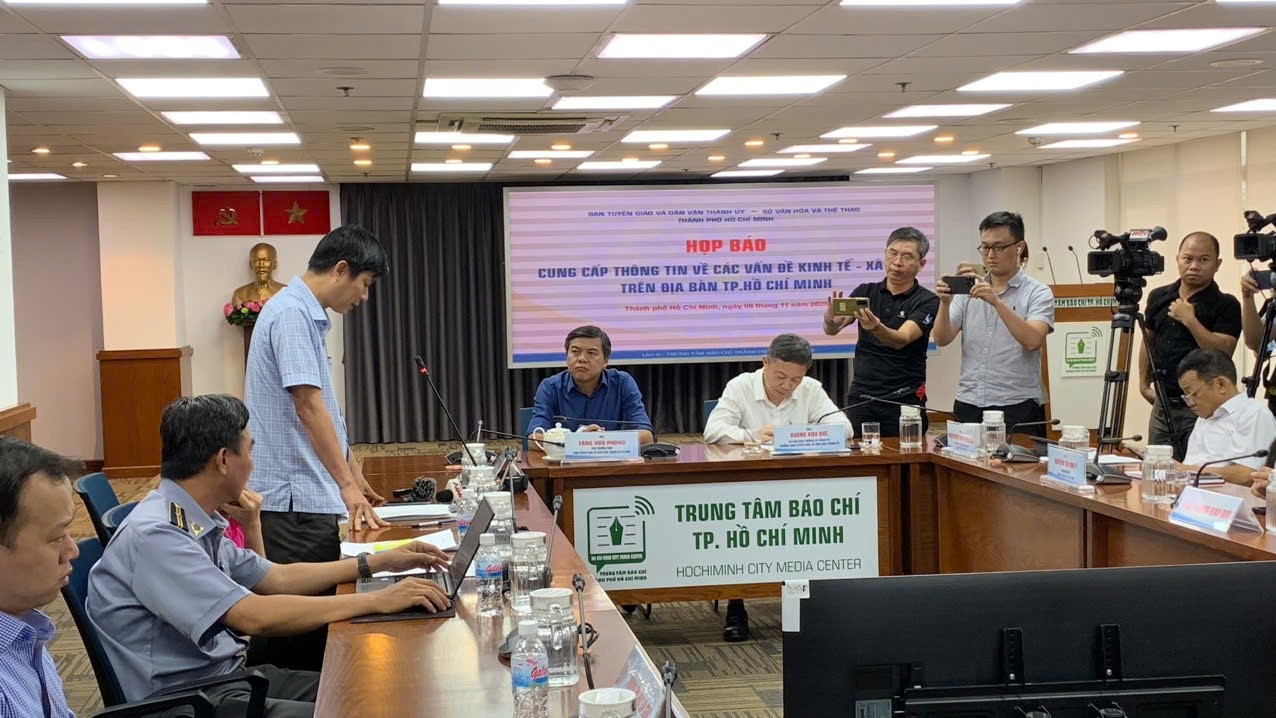 Bao so 13 Bao Kalmaegi anh 1