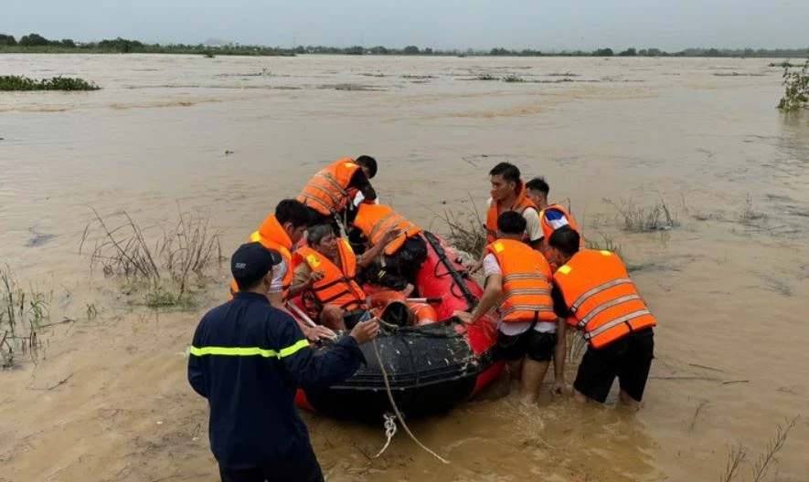Quang Ngai de nghi Chinh phu ho tro 800 ty dong hinh anh