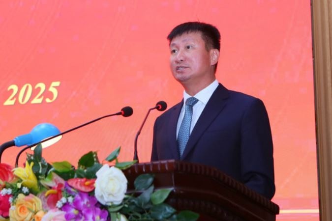 Ong Tran Huy Tuan giu chuc Chu tich UBND tinh Ninh Binh hinh anh