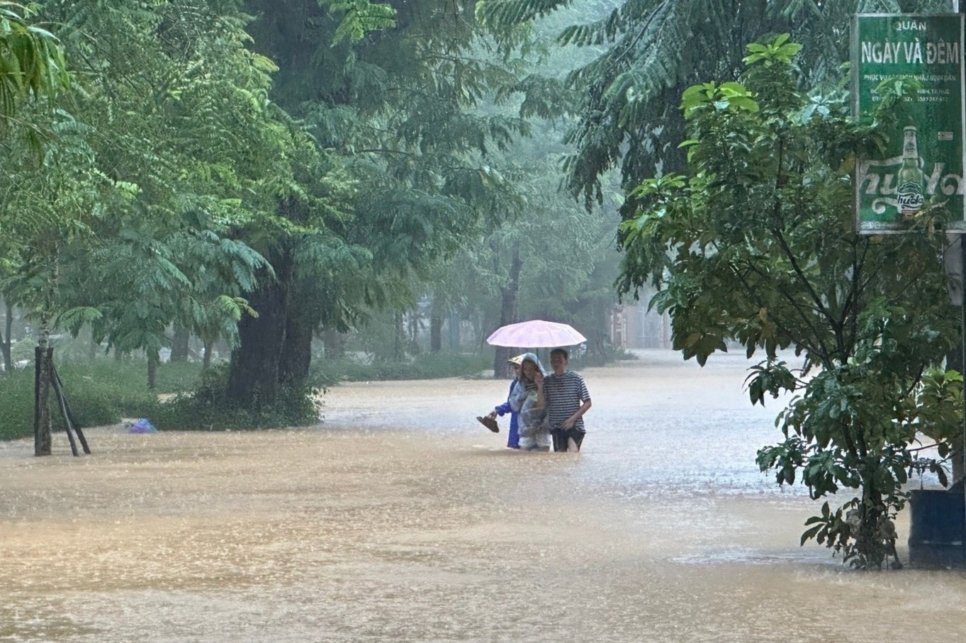 Vung tam mua lai dich xuong Hue - Da Nang, nguy co tai ngap lut lon hinh anh