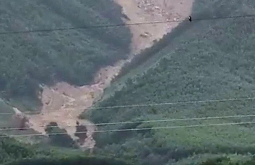 Sat lo nui o Da Nang khien mot nguoi chet hinh anh