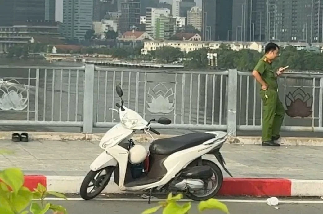 Nam sinh nghi nhay cau Thu Thiem sau khi mat tien vi 'dau tu' online hinh anh