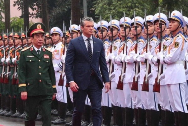 Bo truong Chien tranh Hoa Ky Pete Hegseth tham chinh thuc Viet Nam hinh anh