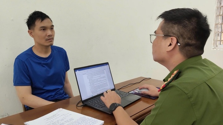 Ga dan ong muon xe ban gai di cuop giat o tiem vang hinh anh