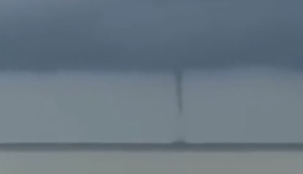 Lien tiep xuat hien voi rong tren vung bien Lam Dong hinh anh