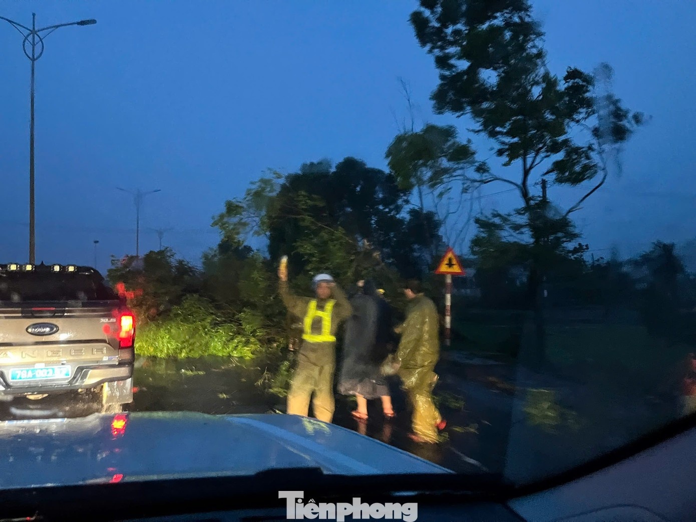 Bao so 13 Bao Kalmaegi anh 1