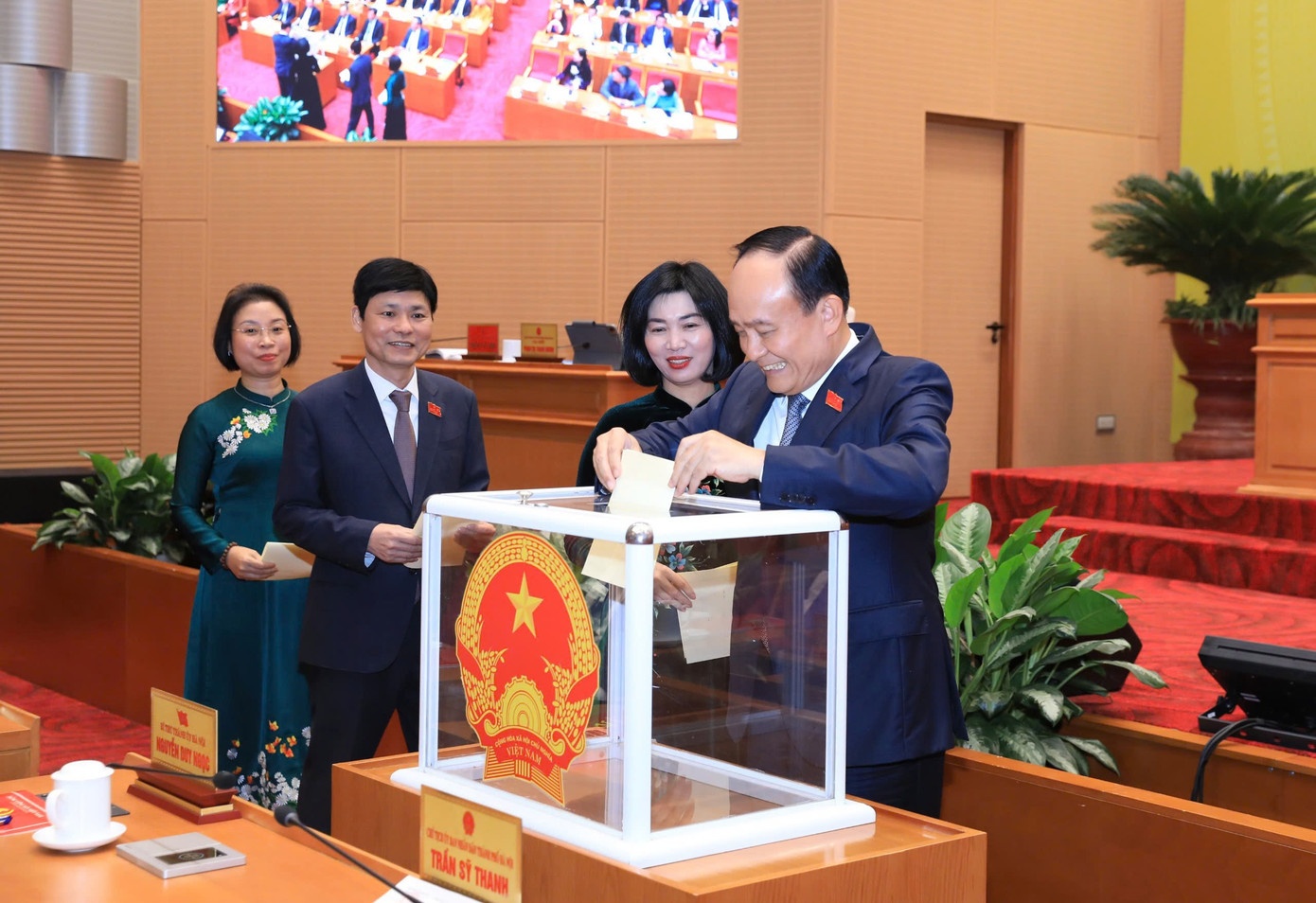 Nguyen Duc Trung Ha Noi anh 1