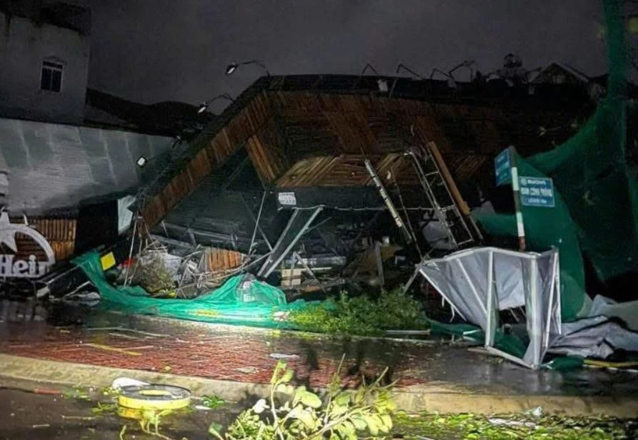 Ho tro khan cap 80 ty dong cho 3 tinh khac phuc hau qua bao Kalmaegi hinh anh