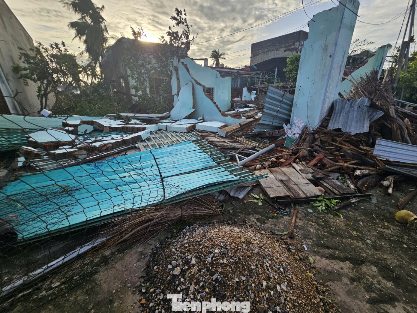 Bao so 13 Bao Kalmaegi anh 1