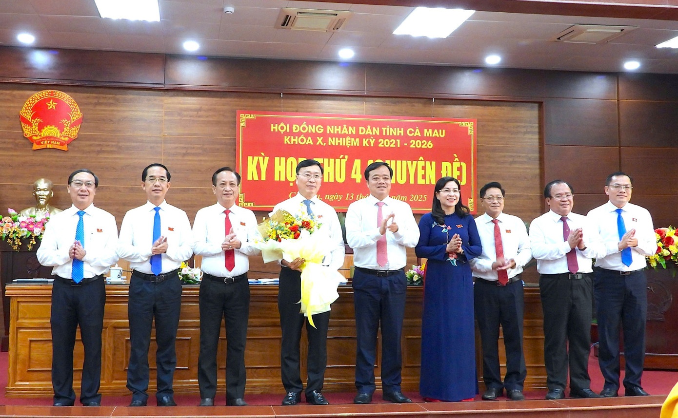 Mien nhiem Pho chu tich UBND tinh Ca Mau hinh anh