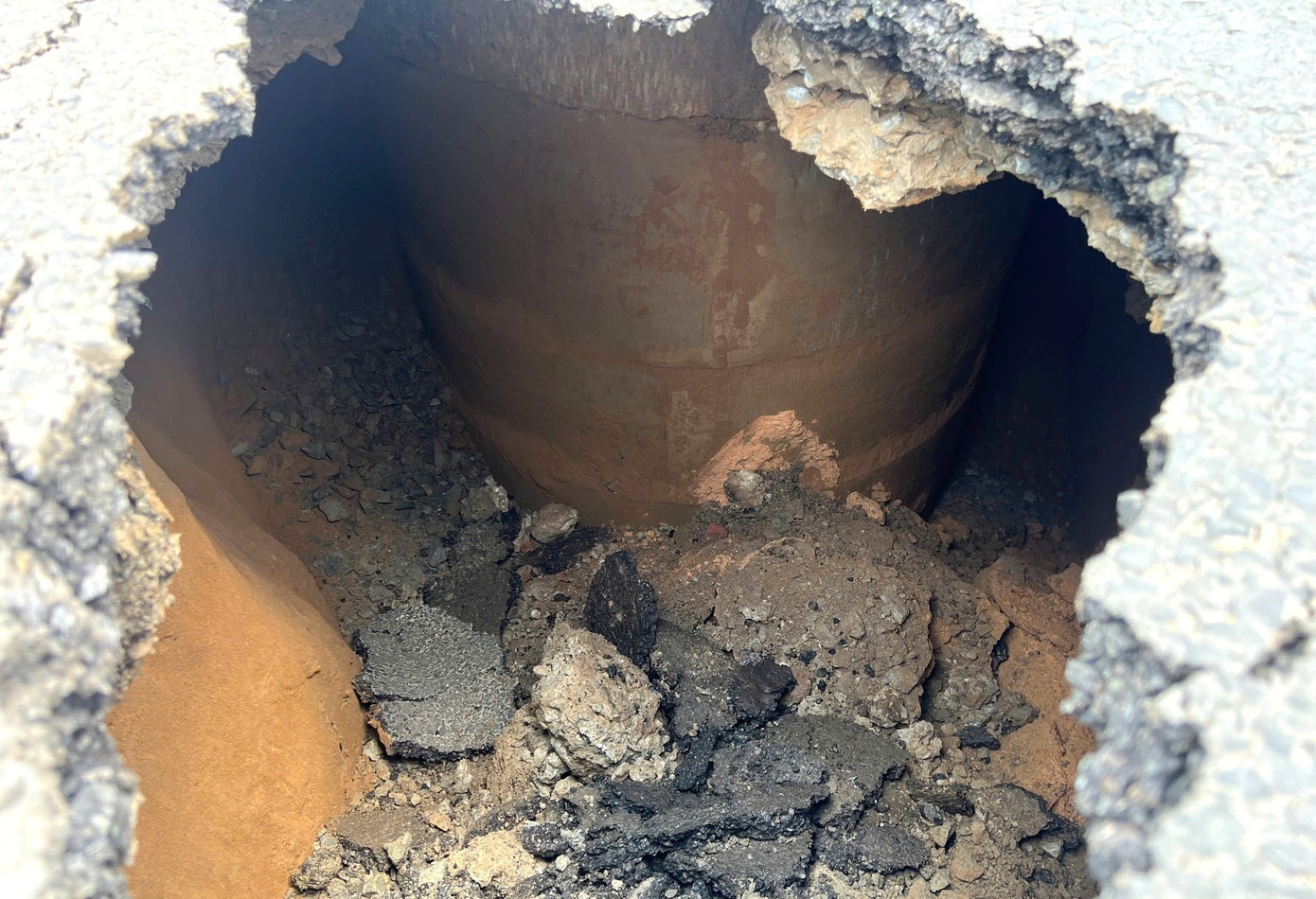 Xuat hien ‘ho tu than’ tren duong o TP.HCM hinh anh