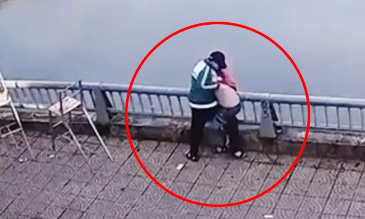 Nguyen nhan nam sinh lop 8 hanh hung, day ban xuong ho hinh anh