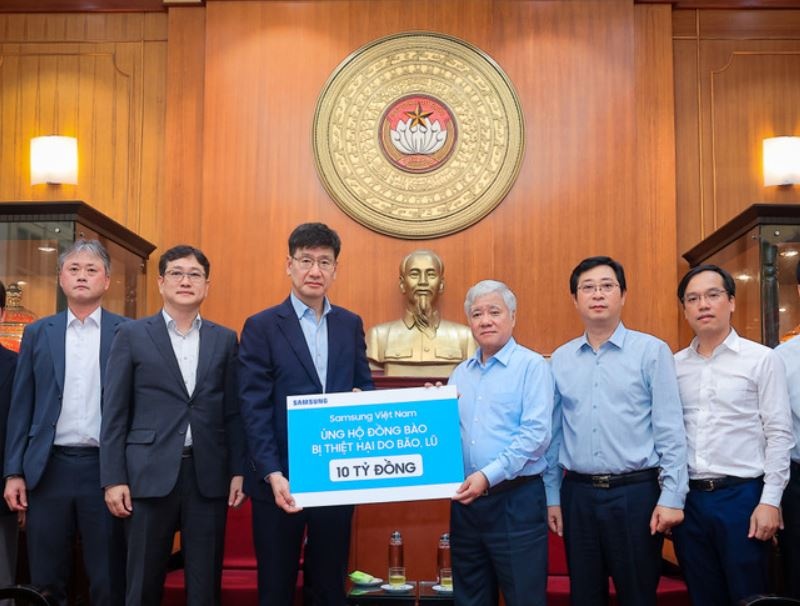 MTTQ Viet Nam phan bo 30 ty dong ho tro cac dia phuong sau bao hinh anh