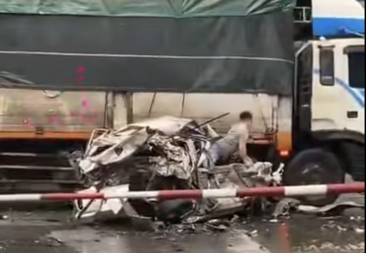 Oto nat dau Ninh Binh anh 2