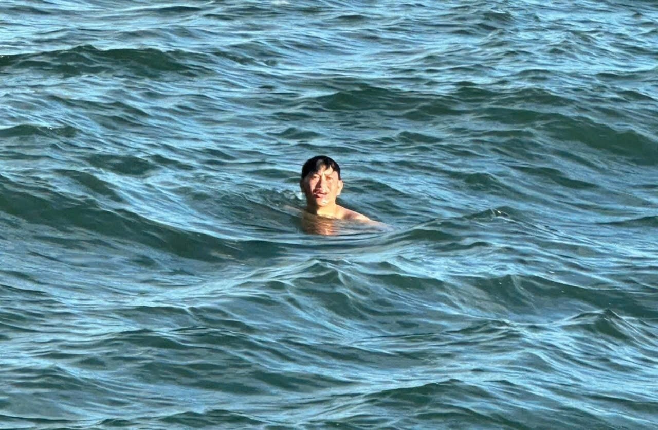 Ky nang sinh ton nao giup 3 nguoi Ly Son song sot than ky tren bien? hinh anh