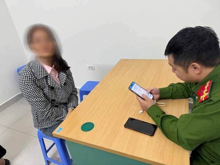 Khach san xin loi, de nghi hoan lai tien cho co gai bi 'bung' phong hinh anh