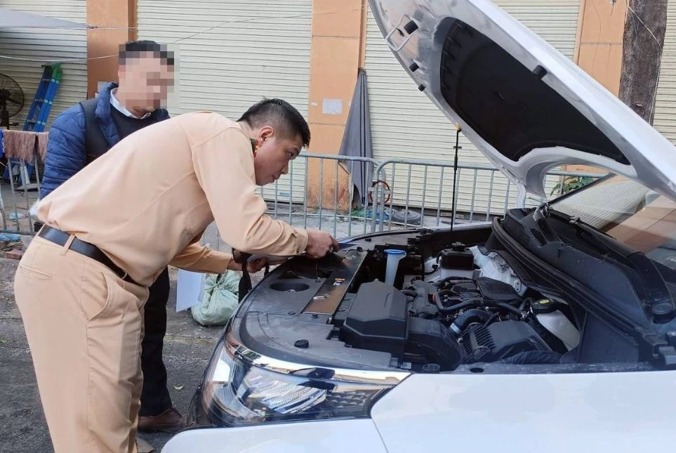 Chi con 60 ngay dem de 'cuu' o to, xe may 'mo coi' tai Ha Noi hinh anh