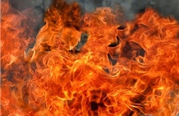 Chay cua hang tap hoa, mot phu nu tu vong hinh anh