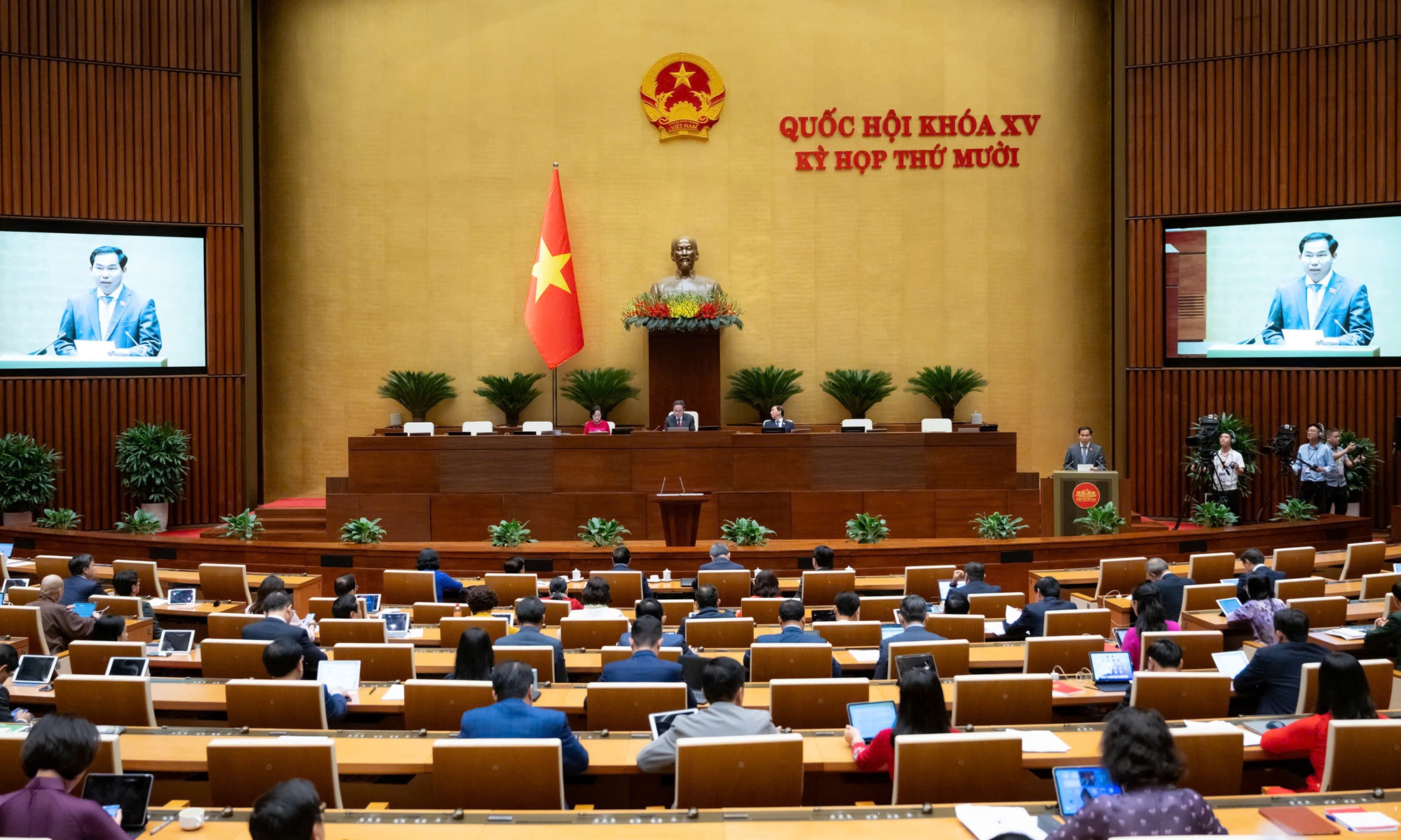 Quoc hoi pho chu tich anh 1