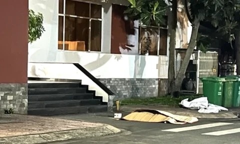 Nam sinh tu vong trong truong dai hoc khi roi tu tang 8 hinh anh