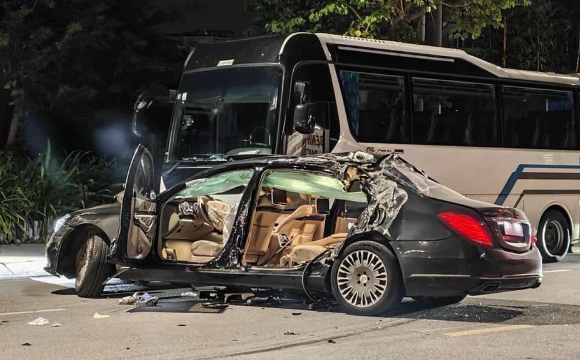 Hien truong vu xe Maybach S600 dam xe khach lam mot nguoi tu vong hinh anh