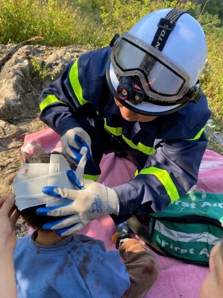 Giai cuu hai chau be anh 2