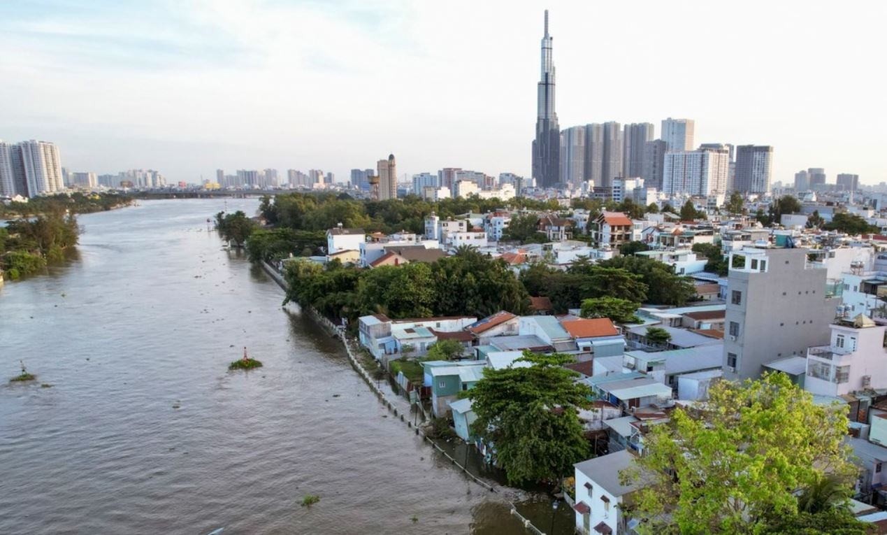 TP.HCM 'dang chim' nhanh thu 2 the gioi, giai cuu sieu do thi nhu nao? hinh anh