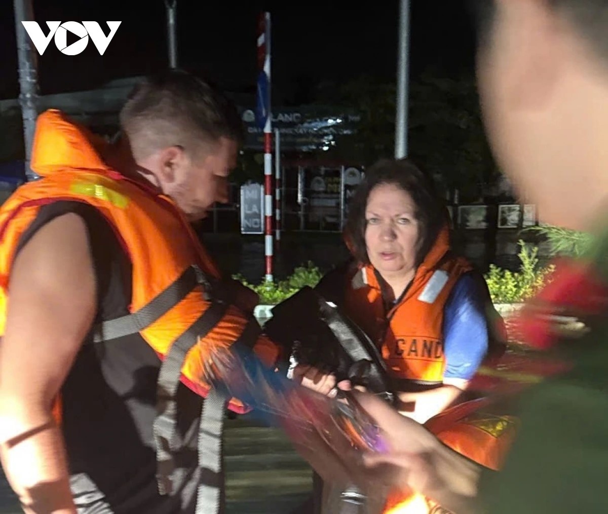 Giai cuu khach Nga anh 1