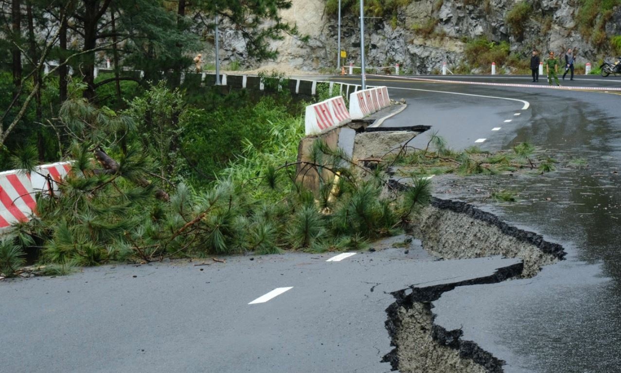 Cong bo tinh huong khan cap ve thien tai duong deo Prenn hinh anh