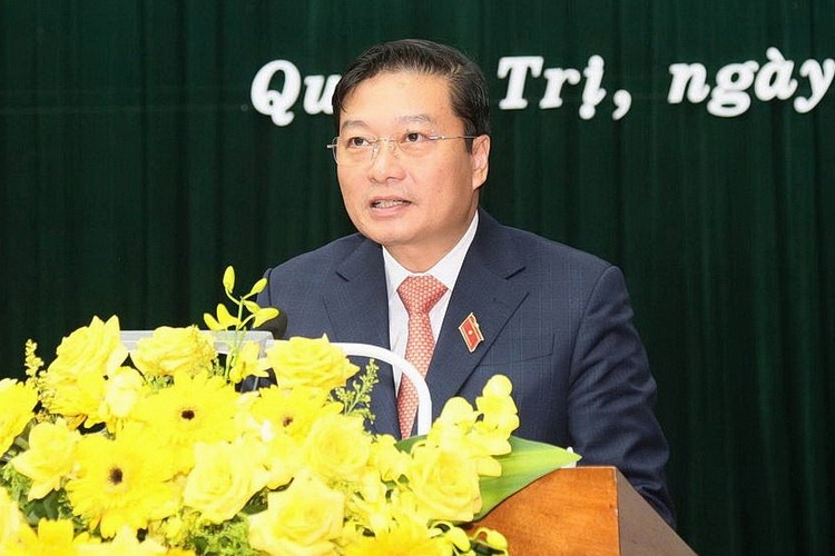 Ong Le Hong Vinh giu chuc Chu tich UBND tinh Quang Tri hinh anh