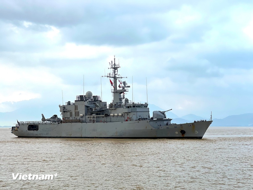 Tau Prairial Hai quan Phap anh 1