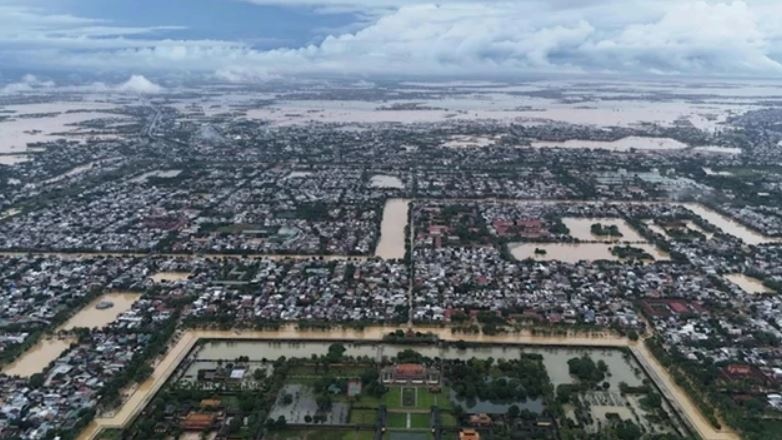 Du bao mua tren 100 mm/gio, Hue nguy co tai lut hinh anh