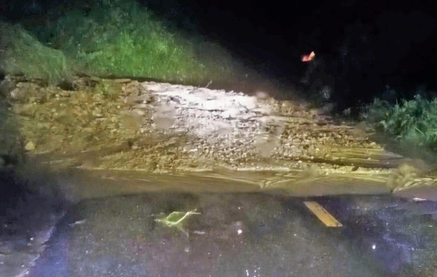 Deo Khanh Son sat lo, nhieu ho dan o Khanh Hoa bi co lap hinh anh