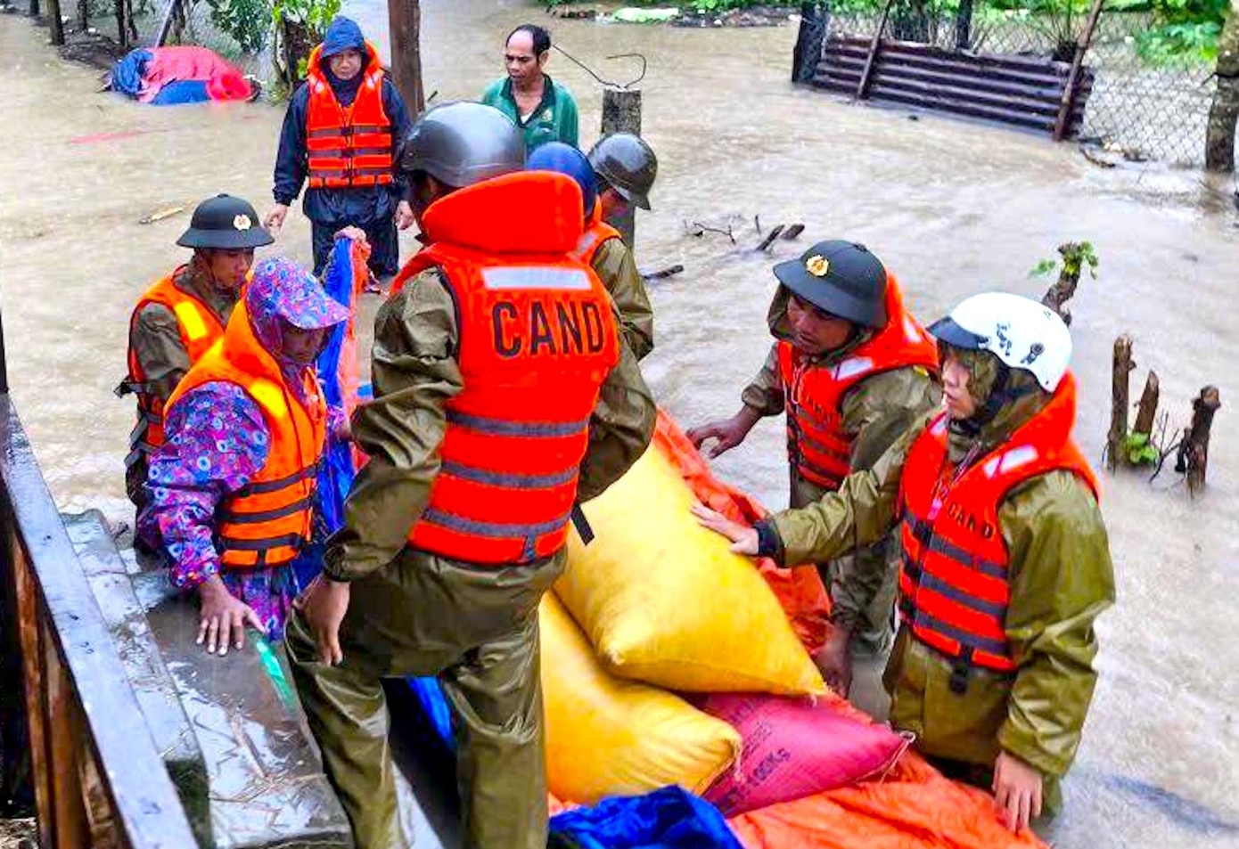 Thuy dien ngung xa lu anh 1
