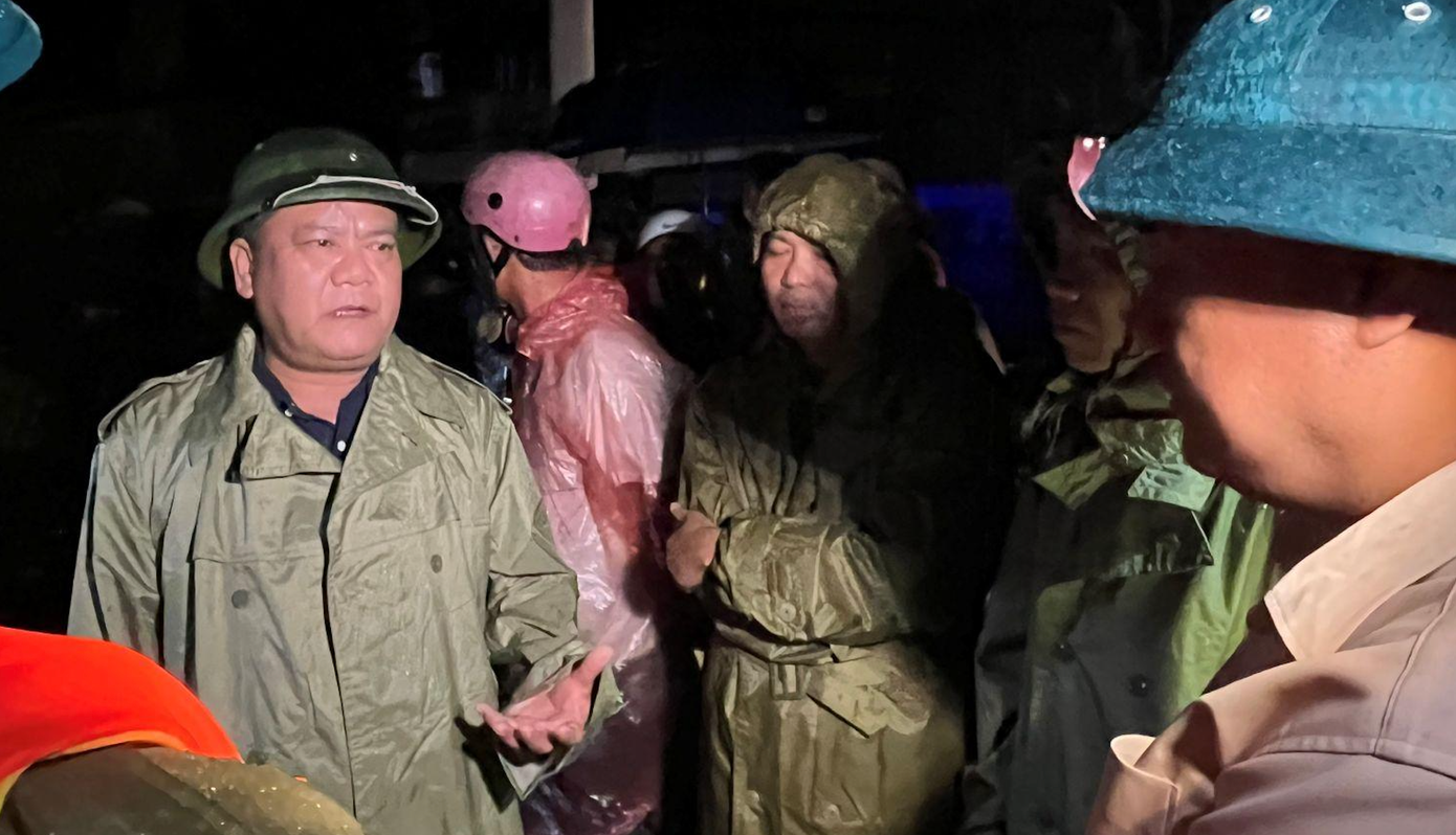 Nguoi dan Khanh Hoa lien tuc keu cuu trong dem hinh anh