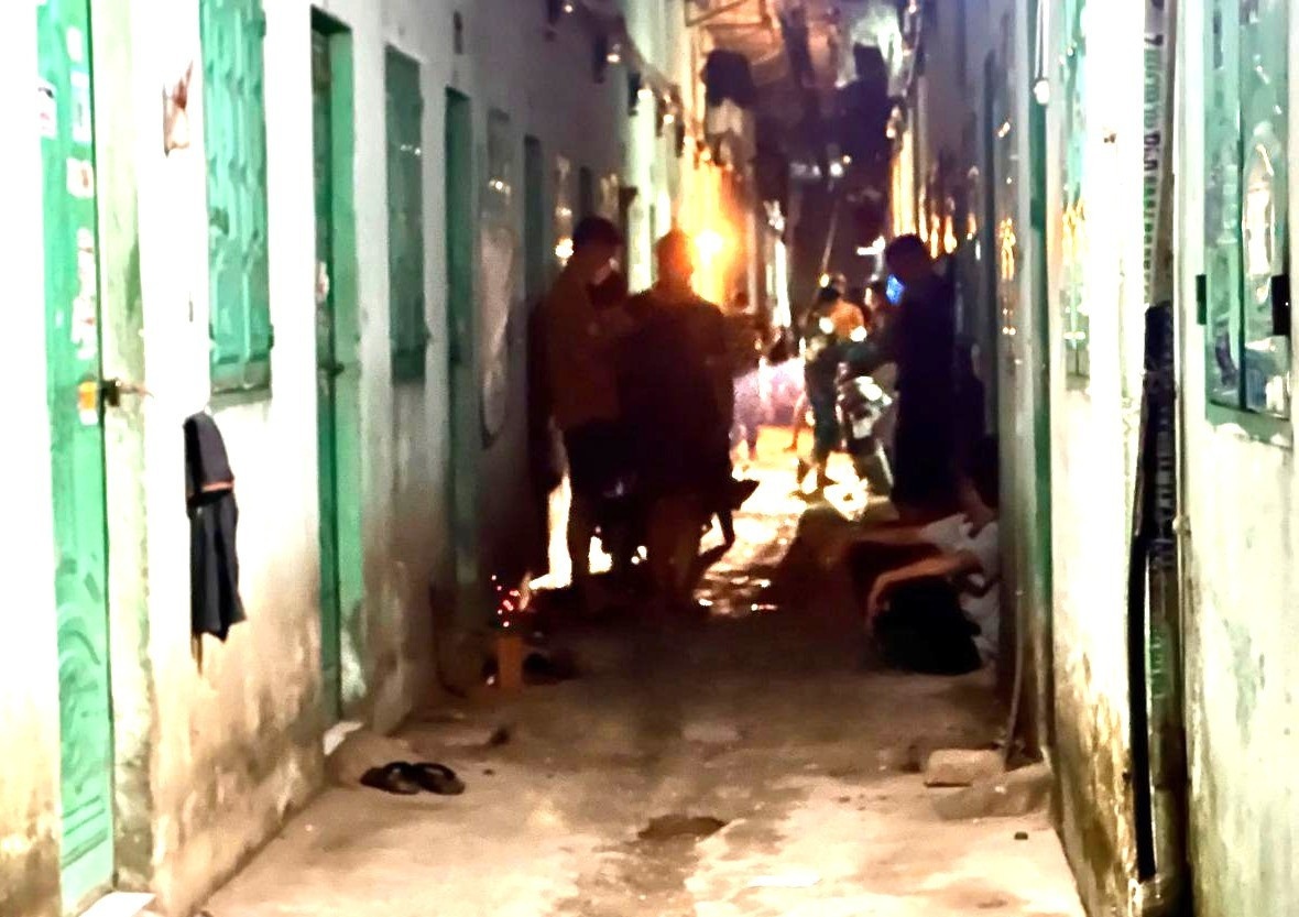 Nguoi dan ong tu vong trong tu the treo lo lung o phong tro TP.HCM hinh anh