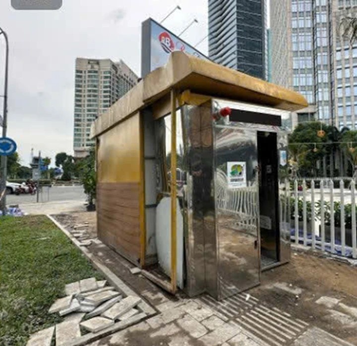 Nha ve sinh tro lai anh 1