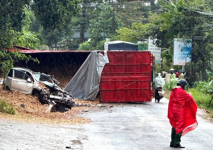 container de bep oto anh 1