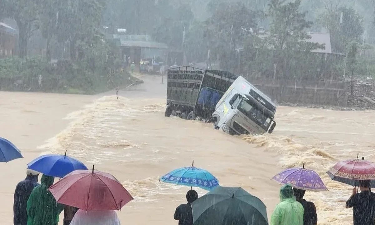 Mua lu mien Trung anh 1