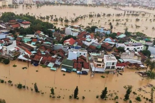 Mua lu, sat lo mien Trung - Tay Nguyen: 46 nguoi chet va mat tich hinh anh