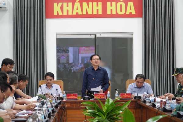 Pho Thu tuong Ho Quoc Dung: Khong de nguoi dan leo noc nha keu cuu hinh anh